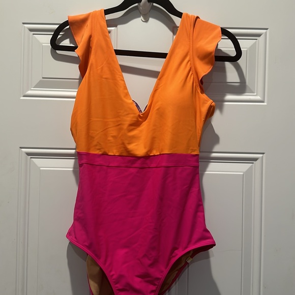 Summersault ruffle backflip long torso - Picture 5 of 12